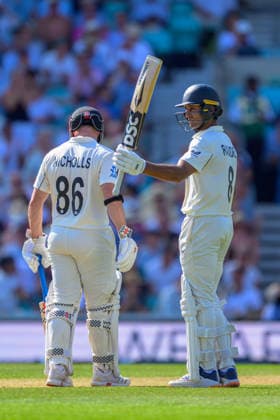 LONDON, ENGLAND JUNE 19 - Rachin Ravindra of New Zealand celebrates scoring 50 runs during Day Three of the 2nd Rothesay Test Match game between England and New Zealand at Kia Oval on June 19, 2026 in London , England . (Photo by Keeran Marquis Sports Press Photo)  Copyright: xKeeranxMarquis SPPx Sportspressphoto_SPR170893