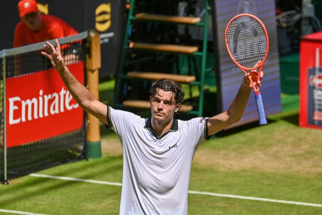 Taylor Fritz (USA) jubelt nach seinem Sieg ueber Ben Shelton (USA) TERRA WORTMANN Open 2026, Tennis, ATP, Tennis Herren Tennis Herren 500, Turnier, Hauptfeld, Viertelfinale, 19.06.2026, TERRA WORTMANN Open 2026, Tennis, ATP, Tennis Herren 500, Turnier, Hauptfeld, Viertelfinale, 19.06.2026 Halle