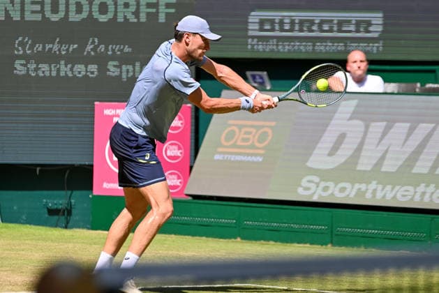 Raphael Collignon (BEL) spielt mit der Rueckhand TERRA WORTMANN Open 2026, Tennis, ATP, Tennis Herren Tennis Herren 500, Turnier, Hauptfeld, Viertelfinale, 19.06.2026, TERRA WORTMANN Open 2026, Tennis, ATP, Tennis Herren 500, Turnier, Hauptfeld, Viertelfinale, 19.06.2026 Halle
