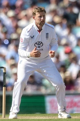 2nd Rothesay Test Match Day 3 England v New Zealand England captain Joe Root reacts after he delivers the ball during the 2nd Rothesay Test Match Day 3 match England vs New Zealand at The Kia Oval, London, United Kingdom on 19 June 2026 (Photo by Mark Cosgrove News Images) London The Kia Oval London United Kingdom Copyright: xMarkxCosgrove NewsxImagesx