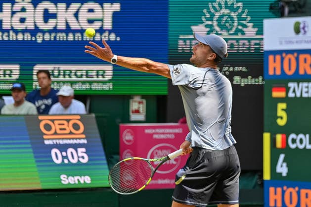 Raphael Collignon (BEL) beim Aufschlag TERRA WORTMANN Open 2026, Tennis, ATP, Tennis Herren Tennis Herren 500, Turnier, Hauptfeld, Viertelfinale, 19.06.2026, TERRA WORTMANN Open 2026, Tennis, ATP, Tennis Herren 500, Turnier, Hauptfeld, Viertelfinale, 19.06.2026 Halle