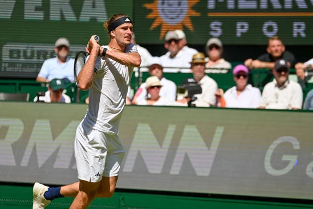 Alexander Zverev (GER) schaut einem Ball hinterher TERRA WORTMANN Open 2026, Tennis, ATP, Tennis Herren Tennis Herren 500, Turnier, Hauptfeld, Viertelfinale, 19.06.2026, TERRA WORTMANN Open 2026, Tennis, ATP, Tennis Herren 500, Turnier, Hauptfeld, Viertelfinale, 19.06.2026 Halle