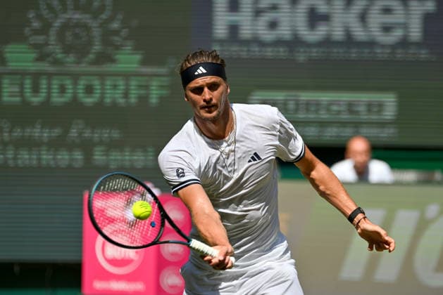 Alexander Zverev (GER) spielt einen Ball mit der Vorhand TERRA WORTMANN Open 2026, Tennis, ATP, Tennis Herren Tennis Herren 500, Turnier, Hauptfeld, Viertelfinale, 19.06.2026, TERRA WORTMANN Open 2026, Tennis, ATP, Tennis Herren 500, Turnier, Hauptfeld, Viertelfinale, 19.06.2026 Halle