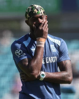 England v New Zealand - 2nd Rothesay Test Match: Day Three Jofra Archer of England participates in the pre-game warm-up session during the 2nd Rothesay Test Match Day 3 between England and New Zealand at The Kia Oval in London, United Kingdom, on June 19, 2026. London London United Kingdom  Copyright: xNewsxImagesx originalFilename:cosgrove-2ndrothe260619_npVxD.jpg