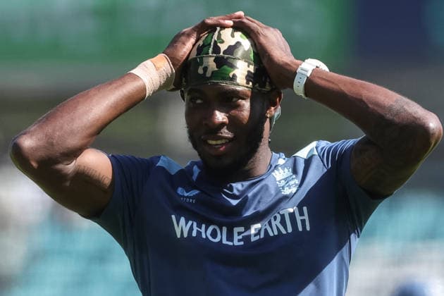 England v New Zealand - 2nd Rothesay Test Match: Day Three Jofra Archer of England participates in the pre-game warm-up session during the 2nd Rothesay Test Match Day 3 between England and New Zealand at The Kia Oval in London, United Kingdom, on June 19, 2026. London London United Kingdom  Copyright: xNewsxImagesx originalFilename:cosgrove-2ndrothe260619_npYZf.jpg