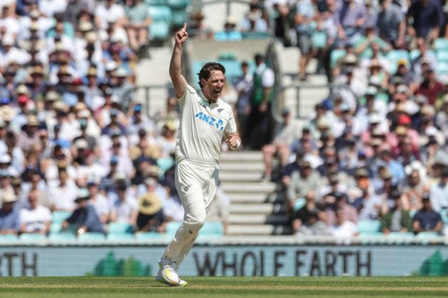England v New Zealand - 2nd Rothesay Test Match: Day Three Matt Henry of New Zealand celebrates the wicket of Jofra Archer of England during the 2nd Rothesay Test Match Day 3 between England and New Zealand at The Kia Oval in London, United Kingdom, on June 19, 2026. London London United Kingdom  Copyright: xNewsxImagesx originalFilename:cosgrove-2ndrothe260619_npuq6.jpg
