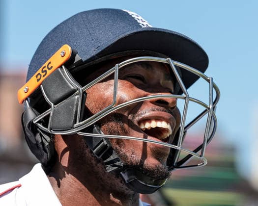 England v New Zealand - 2nd Rothesay Test Match: Day Three Jofra Archer of England smiles as he prepares to bat during the 2nd Rothesay Test Match Day 3 between England and New Zealand at The Kia Oval in London, United Kingdom, on June 19, 2026. London London United Kingdom  Copyright: xNewsxImagesx originalFilename:cosgrove-2ndrothe260619_npaEc.jpg