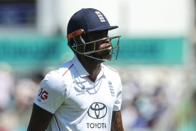 England v New Zealand - 2nd Rothesay Test Match: Day Three Jofra Archer of England leaves the field of play after being dismissed during the 2nd Rothesay Test Match Day 3 between England and New Zealand at The Kia Oval in London, United Kingdom, on June 19, 2026. London London United Kingdom  Copyright: xNewsxImagesx originalFilename:cosgrove-2ndrothe260619_npSJd.jpg