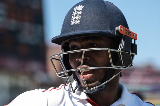England v New Zealand - 2nd Rothesay Test Match: Day Three Jofra Archer of England prepares to bat during the 2nd Rothesay Test Match Day 3 between England and New Zealand at The Kia Oval in London, United Kingdom, on June 19, 2026. London London United Kingdom  Copyright: xNewsxImagesx originalFilename:cosgrove-2ndrothe260619_npu26.jpg