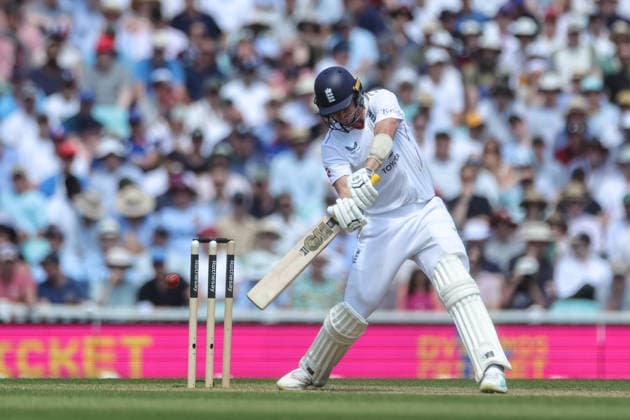 England v New Zealand - 2nd Rothesay Test Match: Day Three Matthew Fisher of England hits a four during the second Rothesay Test Match Day 3 between England and New Zealand at The Kia Oval, London, United Kingdom, on June 19, 2026. London London United Kingdom  Copyright: xNewsxImagesx originalFilename:cosgrove-2ndrothe260619_npE4q.jpg