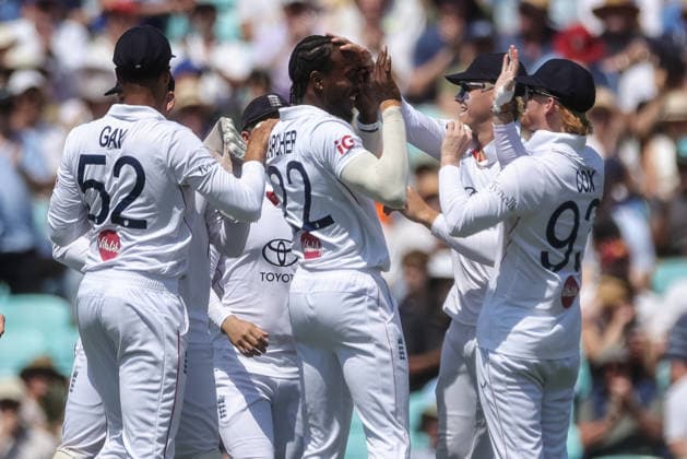 England v New Zealand - 2nd Rothesay Test Match: Day Three Jofra Archer of England celebrates the wicket of New Zealand captain Tom Latham during the 2nd Rothesay Test Match Day 3 between England and New Zealand at The Kia Oval in London, United Kingdom, on June 19, 2026. London London United Kingdom  Copyright: xNewsxImagesx originalFilename:cosgrove-2ndrothe260619_npE5e.jpg
