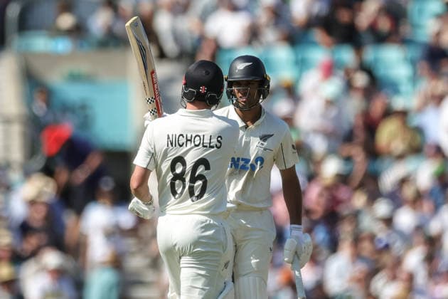 England v New Zealand - 2nd Rothesay Test Match: Day Three Henry Nicholls of New Zealand celebrates a half-century during the second Rothesay Test Match, Day 3, between England and New Zealand at The Kia Oval in London, United Kingdom, on June 19, 2026. London London United Kingdom  Copyright: xNewsxImagesx originalFilename:cosgrove-2ndrothe260619_np8DM.jpg