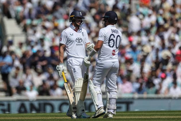 England v New Zealand - 2nd Rothesay Test Match: Day Three Matthew Fisher of England and Sonny Baker of England celebrate England s 250th run during the 2nd Rothesay Test Match Day 3 between England and New Zealand at The Kia Oval in London, United Kingdom, on June 19, 2026. London London United Kingdom  Copyright: xNewsxImagesx originalFilename:cosgrove-2ndrothe260619_npyKo.jpg