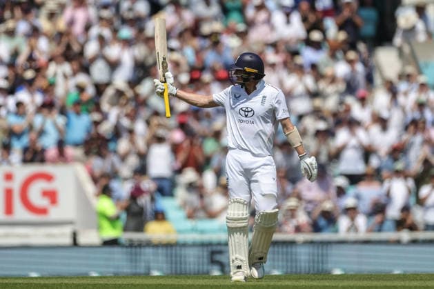England v New Zealand - 2nd Rothesay Test Match: Day Three Matthew Fisher of England celebrates a half-century during the second Rothesay Test Match, Day 3, between England and New Zealand at The Kia Oval in London, United Kingdom, on June 19, 2026. London London United Kingdom  Copyright: xNewsxImagesx originalFilename:cosgrove-2ndrothe260619_np4lV.jpg