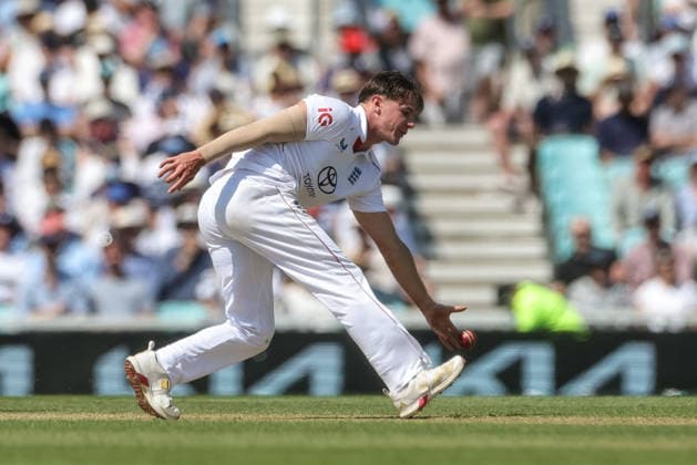 England v New Zealand - 2nd Rothesay Test Match: Day Three Sonny Baker of England fields the ball during the 2nd Rothesay Test Match Day 3 between England and New Zealand at The Kia Oval in London, United Kingdom, on June 19, 2026. London London United Kingdom  Copyright: xNewsxImagesx originalFilename:cosgrove-2ndrothe260619_npoJ6.jpg