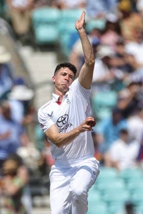 England v New Zealand - 2nd Rothesay Test Match: Day Three Matthew Fisher of England delivers the ball during the 2nd Rothesay Test Match Day 3 between England and New Zealand at The Kia Oval, London, United Kingdom, on June 19, 2026. London London United Kingdom  Copyright: xNewsxImagesx originalFilename:cosgrove-2ndrothe260619_nplW1.jpg