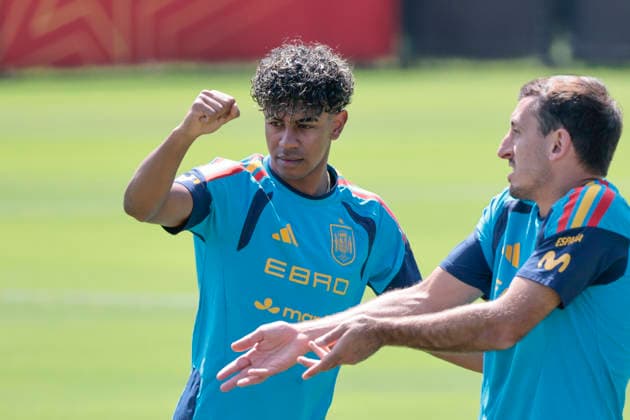 Spanish national soccer team strikers Lamine Yamal (L) and Mikel Oyarzabal take part in the teams s training session in Chattanooga (Tennessee), 19 June 2026. Spanish national soccer team training session in US !ACHTUNG: NUR REDAKTIONELLE NUTZUNG!  Copyright: xLavandeiraxjrx GRAF1549 20260619-55020648831_1