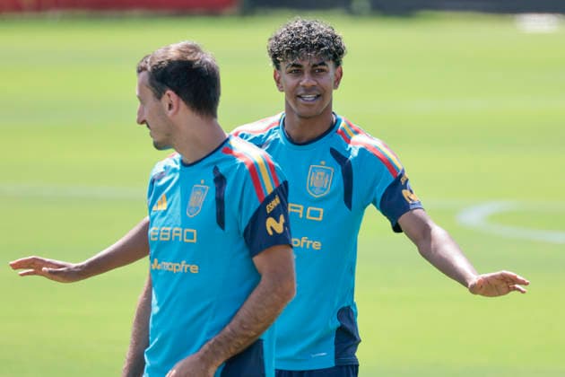 Spanish national soccer team strikers Lamine Yamal (R) and Mikel Oyarzabal take part in the teams s training session in Chattanooga (Tennessee), 19 June 2026. Spanish national soccer team training session in US !ACHTUNG: NUR REDAKTIONELLE NUTZUNG!  Copyright: xLavandeiraxjrx GRAF1550 20260619-55020648833_1