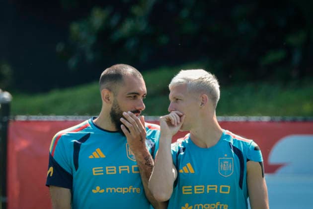 Spanish national soccer team players Dani Olmo (R) and Borja Iglesias take part in the teams s training session in Chattanooga (Tennessee), 19 June 2026. Spanish national soccer team training session in US !ACHTUNG: NUR REDAKTIONELLE NUTZUNG!  Copyright: xLavandeiraxjrx GRAF1554 20260619-55020648936_1
