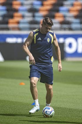 Viktor Gyökeres of Sweden passes the ball during a Sweden training session during the FIFA World Cup, WM, Weltmeisterschaft, Fussball 2026 at Houston Dash and Dynamo Stadium on June 19th,2026 (Photo by Joao Bravo Sports Press Photo)  Copyright: xJoaoxBravo SportsxPressxPhotox Sportspressphoto_SPR170899