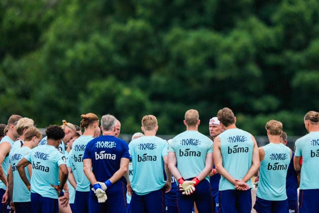 2026 World Cup, Greensboro, USA 20260619 Norway’s national team manager Stale Solbakken has gathered the team during a training session with the Norwegian men’s national soccer team at the University of North Carolina at Greensboro (UNCG). Photo  Copyright: xFredrikxVarfjellx xNTBx