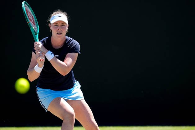 Lexus Nottingham Open - Day Five Talia Gibson competes during her quarter-final singles match at the 2026 Lexus Nottingham Open Women s tennis tournament at the Nottingham Tennis Centre in Nottingham, England, on June 19, 2026. Nottingham Great Britain United Kingdom  Copyright: xOwenxHammondx originalFilename:hammond-2026lexu260619_nprgH.jpg