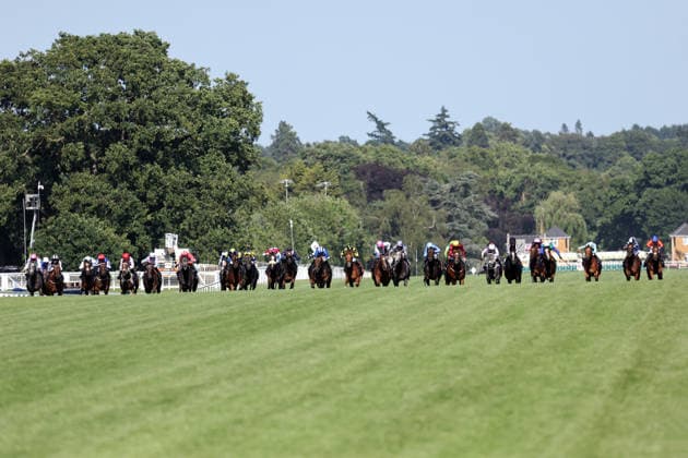 19.06.2026, Ascot, Windsor, GBR - Green Carrera (right) with Mickael Barzalona up wins the Sandringham Stakes. Ascot racecourse. (Pferd, Jockey, Green Carrera, Barzalona, Sieg, Ziel, Zielankunft) 260619D565ROYAL_ASCOT.JPG