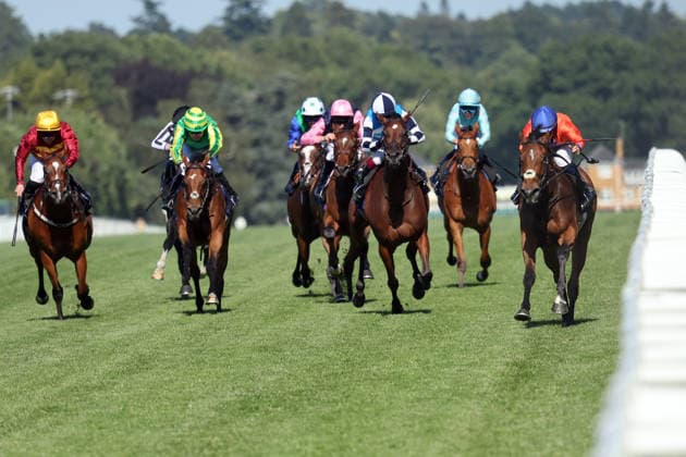 19.06.2026, Ascot, Windsor, GBR - Green Carrera (right) with Mickael Barzalona up wins the Sandringham Stakes. Ascot racecourse. (Pferd, Jockey, Green Carrera, Barzalona, Sieg, Ziel, Zielankunft) 260619D566ROYAL_ASCOT.JPG