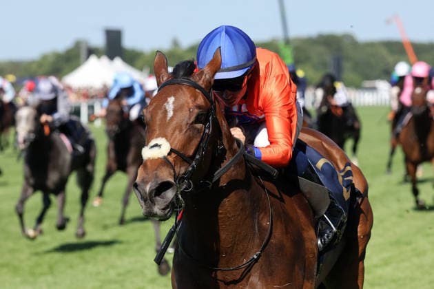 19.06.2026, Ascot, Windsor, GBR - Green Carrera with Mickael Barzalona up wins the Sandringham Stakes. Ascot racecourse. (Pferd, Jockey, Green Carrera, Barzalona, Sieg, Ziel, Zielankunft) 260619D569ROYAL_ASCOT.JPG