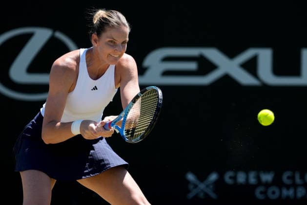 Lexus Nottingham Open - Day Five Karolina Pliskova in action during her quarter-final singles match at the 2026 Lexus Nottingham Open Women s tennis tournament at the Nottingham Tennis Centre in Nottingham, England, on June 19, 2026. Nottingham Great Britain United Kingdom  Copyright: xOwenxHammondx originalFilename:hammond-2026lexu260619_npm1b.jpg