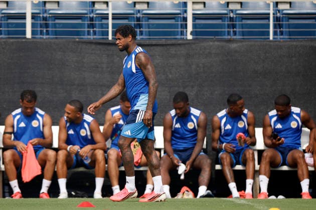 Curaçao s national soccer team player Leandro Bacuna (foreground) is seen during a training session in Florida Atlantic University, in Boca Raton, USA, 19 June 2026. Curaçao will face Ecuador in a FIFA World Cup, WM, Weltmeisterschaft, Fussball 2026 match on 20 June 2026. Curaçao s training session !ACHTUNG: NUR REDAKTIONELLE NUTZUNG!  Copyright: xAlbertoxEstévezx GRAF1570 20260619-55020649392_1
