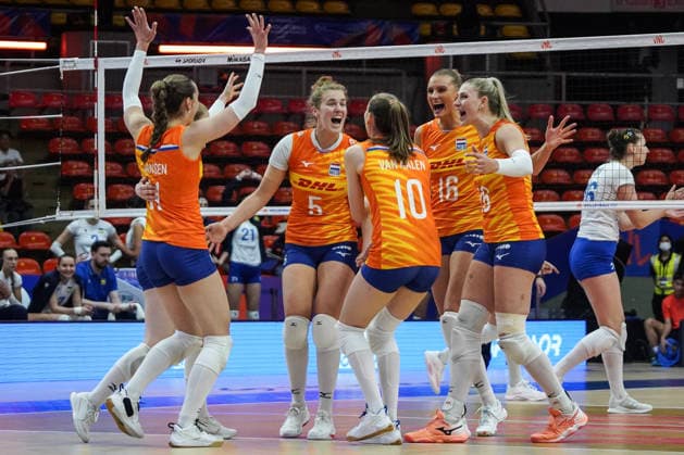 FIVB Women s Nations League 2026. Netherlands players celebrate with teammates during the FIVB Women s Volleyball Nations League match between the Netherlands and Ukraine in Bangkok, Thailand, on June 19, 2026. Bangkok Bangkok Thailand  Copyright: xAnusakxLaowilasx originalFilename:laowilas-notitle260619_npw5f.jpg