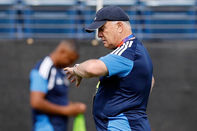 Curaçao s national soccer team head coach Dick Advocaat is seen during a training session in Florida Atlantic University, in Boca Raton, USA, 19 June 2026. Curaçao will face Ecuador in a FIFA World Cup, WM, Weltmeisterschaft, Fussball 2026 match on 20 June 2026. Curaçao s training session !ACHTUNG: NUR REDAKTIONELLE NUTZUNG!  Copyright: xAlbertoxEstévezx GRAF1566 20260619-55020649480_1