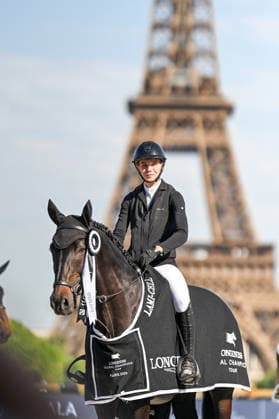 Theresa Singer 1ère sur Espri 4 lors de la remise du Prix Querrala de de la 12ème édition Longines Paris Eiffel Jumping au pied de la Tour Eiffel sur le Champ-de-Mars à Paris, France, le 19 juin 2026. Perusseau-Veeren Bestimage Querrala Prize during the 12th edition of the Longines Paris Eiffel Jumping at Champ-de-Mars near Eiffel Tower in Paris, France, on June 19, 2026. Paris France  Copyright: xPerusseau-Veerenx xBestimagexPerusseau-Veerenx xBestimagex