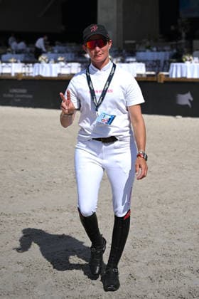 Jörne Sprehe (Cannes stars) en reconnaissance du prix GCL of Paris - Round 1 Team Competition presented by Turkish Airlines lors du 12ème édition Longines Paris Eiffel Jumping au pied de la Tour Eiffel sur le Champ-de-Mars à Paris le 19 juin 2026 Perusseau Veeren Bestimage Recognition of the GCL of Paris prize - Round 1 Team Competition presented by Turkish Airlines during the 12th edition of the Longines Paris Eiffel Jumping at the foot of the Eiffel Tower on the Champ-de-Mars in Paris on June 19, 2026 Paris France  Copyright: xVeeren-Perusseau BestimagexVeeren-Perusseau Bestimagex
