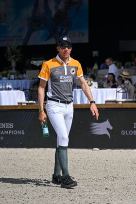 Abdel Said (Istanbul Warriors) en reconnaissance du prix GCL of Paris - Round 1 Team Competition presented by Turkish Airlines lors du 12ème édition Longines Paris Eiffel Jumping au pied de la Tour Eiffel sur le Champ-de-Mars à Paris le 19 juin 2026 Perusseau Veeren Bestimage Recognition of the GCL of Paris prize - Round 1 Team Competition presented by Turkish Airlines during the 12th edition of the Longines Paris Eiffel Jumping at the foot of the Eiffel Tower on the Champ-de-Mars in Paris on June 19, 2026 Paris France  Copyright: xVeeren-Perusseau BestimagexVeeren-Perusseau Bestimagex