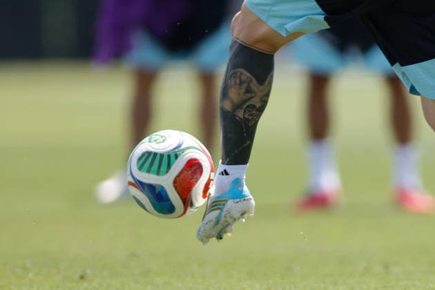 Argentina s striker Leo Messi takes part in a training session in Kansas City, United States, 19 June 2026. Argentina will face Austria in their 2026 World Cup Group J soccer match on 22 June. Argentina s training session !ACHTUNG: NUR REDAKTIONELLE NUTZUNG!  Copyright: xJUANxIGNACIOxRONCORONIx GRAF1612 20260619-55020649994_1