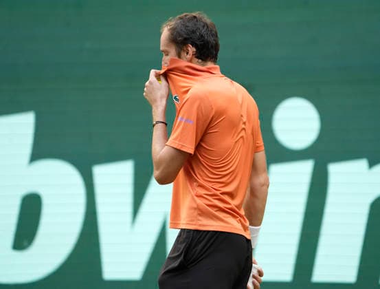 photo : skeptische Miene bei ... Daniil Medvedev Tennis-Turnier Terra Wortmann Cup im Gerry Weber Sportpark in Halle Westfalen - Viertelfinales - am Fr. 19.06.2026