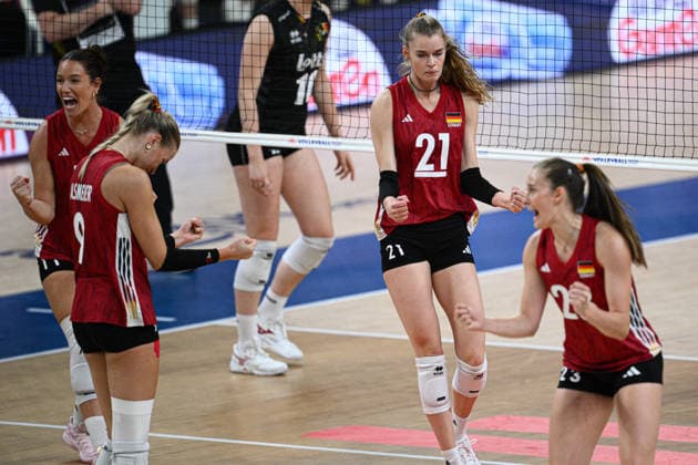 Belgium v Germany - 2026 FIVB Volleyball Nations League ANKARA, TURKIYE - JUNE 19: Lina Alsmeier (9) and Camilla Weitzel (21) of Germany celebrate during the 2026 FIVB Volleyball Nations League week 2 match between Belgium and Germany at Ankara Sports Hall in Ankara, Turkiye on June 19, 2026. Akin Celiktas Anadolu Ankara Turkey. Editorial use only. Please get in touch for any other usage.  Copyright: x2026xAnadoluxAkinxCeliktasx