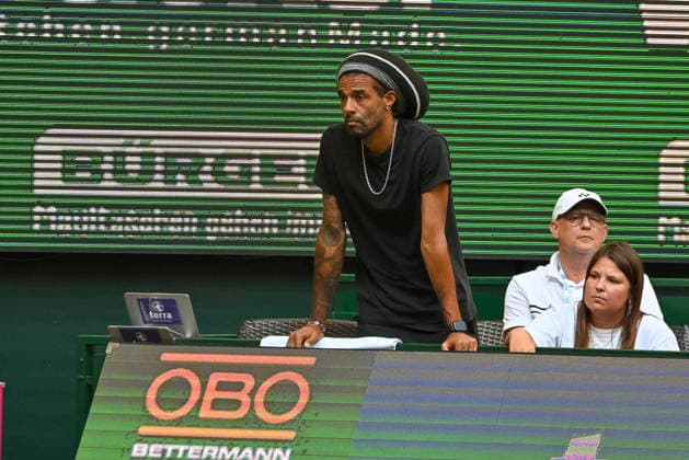 Dustin Brown (GER) steht in der Box TERRA WORTMANN Open 2026, Tennis, ATP, Tennis Herren Tennis Herren 500, Turnier, Hauptfeld, Viertelfinale, 19.06.2026, TERRA WORTMANN Open 2026, Tennis, ATP, Tennis Herren 500, Turnier, Hauptfeld, Viertelfinale, 19.06.2026 Halle