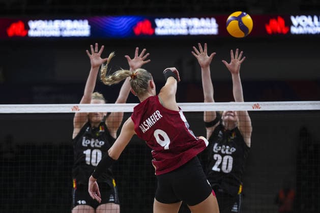 Belgium v Germany - 2026 FIVB Volleyball Nations League ANKARA, TURKIYE - JUNE 19: Lina Alsmeier (9) of Germany competes against Pauline Martin (10) and Britt Fransen (20) of Belgium during the 2026 FIVB Volleyball Nations League week 2 match between Belgium and Germany at Ankara Sports Hall in Ankara, Turkiye on June 19, 2026. Dilara Irem Sancar Anadolu Ankara Turkey. Editorial use only. Please get in touch for any other usage.  Copyright: x2026xAnadoluxDilaraxIremxSancarx