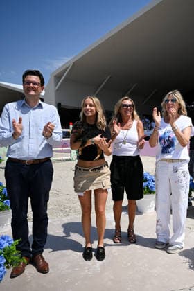 Virginie Coupérie-Eiffel, Coco Coupérie-Eiffel, sa fille Luna - Remise du prix CSI5 1.60m GCL Individual Competition Presenté par Evian lors du 12ème édition Longines Paris Eiffel Jumping au pied de la Tour Eiffel sur le Champ-de-Mars à Paris le 19 juin 2026. Perusseau Veeren Bestimage Presentation of the CSI5 1.60m GCL Individual Competition prize presented by Evian during the 12th edition of the Longines Paris Eiffel Jumping at the foot of the Eiffel Tower on the Champ-de-Mars in Paris on June 19, 2026. Paris France  Copyright: xVeeren-Perusseau BestimagexVeeren-Perusseau Bestimagex