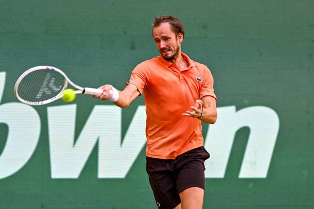 Daniil Medvedev (RUS) spielt Vorhand TERRA WORTMANN Open 2026, Tennis, ATP, Tennis Herren Tennis Herren 500, Turnier, Hauptfeld, Viertelfinale, 19.06.2026, TERRA WORTMANN Open 2026, Tennis, ATP, Tennis Herren 500, Turnier, Hauptfeld, Viertelfinale, 19.06.2026 Halle *** Daniil Medvedev (RUS) hits a forehand at the TERRA WORTMANN Open 2026, Tennis, ATP, Mens 500, Tournament, Main Draw, Quarterfinals, June 19, 2026, TERRA WORTMANN Open 2026, Tennis, ATP, Men’s 500, Tournament, Main Draw, Quarterfinals, June 19, 2026, Indoor,detected_source_language Copyright: xEibner-Pressefoto RobertxGertzenx EP_RGN