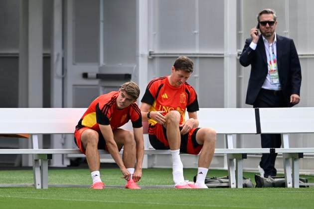 Belgian national football team - FIFA World Cup, WM, Weltmeisterschaft, Fussball 2026 - media activities 19 06 2026 RENTON, UNITED STATES OF AMERICA - JUNE 19 : De Ketelaere Charles midfielder of Belgium, Vanaken Hans midfielder of Belgium and Mannaert Vincent sports director of Royal Belgian Football Federation pictured during a training session at the training grounds of the Belgian national football team during the 2026 FIFA World Cup on June 19, 2026 in Renton, United States of America, 19 06 2026 Renton United States of America  Copyright: xNicoxVereeckenx