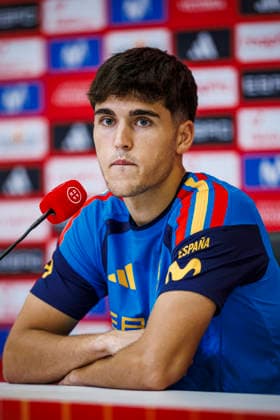 Spain national team, Nationalteam World Cup 19 06 2026 press conference, PK, Pressekonferenz of Pau Cubarsi of Spain during the Spanish national team s training session at their World Cup base camp at the Baylor School in Chattanooga, United States of America on June 19, 2026. Photo (PGS Photo Agency) Chattanooga usa Copyright: xPGSxPhotoxAgencyx