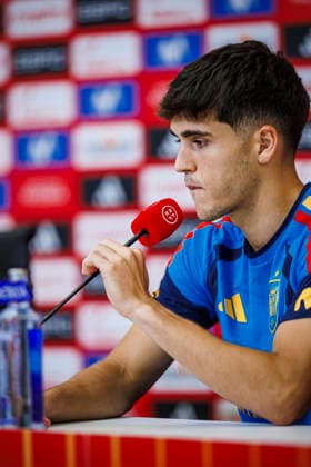 Spain national team, Nationalteam World Cup 19 06 2026 press conference, PK, Pressekonferenz of Pau Cubarsi of Spain during the Spanish national team s training session at their World Cup base camp at the Baylor School in Chattanooga, United States of America on June 19, 2026. Photo (PGS Photo Agency) Chattanooga usa Copyright: xPGSxPhotoxAgencyx