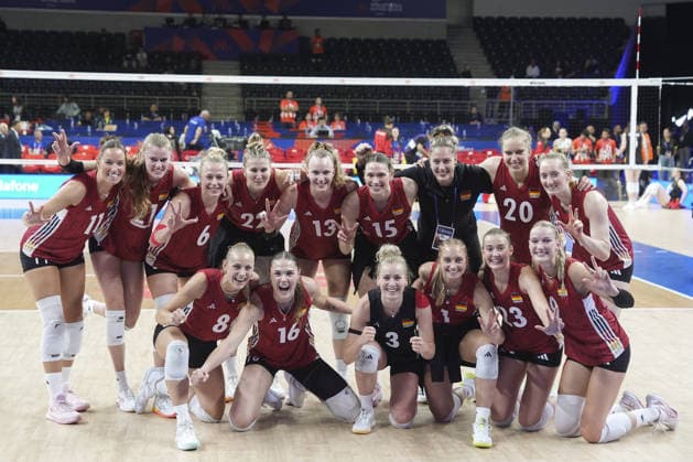 Belgium v Germany - 2026 FIVB Volleyball Nations League ANKARA, TURKIYE - JUNE 19: Players of Germany pose for a photo after winning the 2026 FIVB Volleyball Nations League week 2 match between Belgium and Germany at Ankara Sports Hall in Ankara, Turkiye on June 19, 2026. Dilara Irem Sancar Anadolu Ankara Turkey. Editorial use only. Please get in touch for any other usage.  Copyright: x2026xAnadoluxDilaraxIremxSancarx