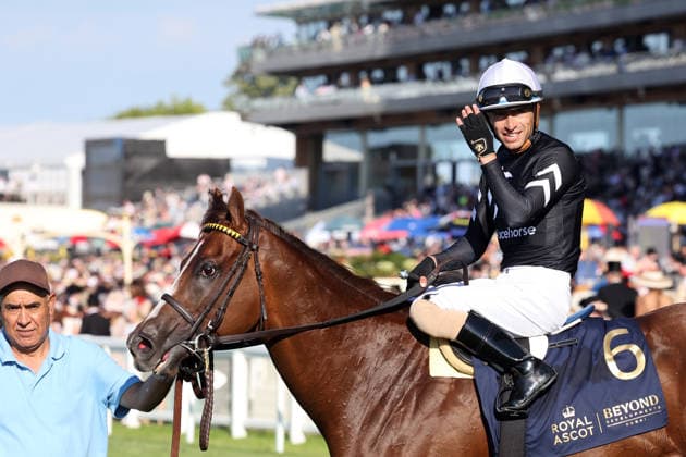 19.06.2026, Ascot, Windsor, GBR - Bacio with Juan Hernandez up after winning. Ascot racecourse. (Pferd, Jockey, Bacio, Hernandez, Sieg) 260619D588ROYAL_ASCOT.JPG
