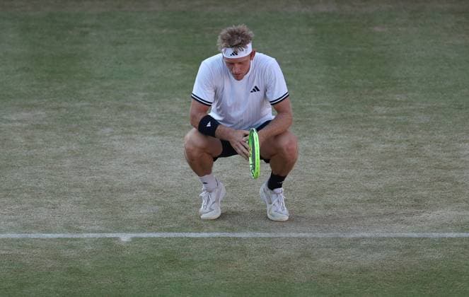 Alejandro Davidovich Fokina of Spain frustrated HSBC Queen s Club Championships, Day Fourteen, Tennis, Queen s Club, West Kensington, London, UK - 19 Jun 2026London Queen s Club United Kingdom  Copyright: xEllaxLing Shutterstockx 16929306dh