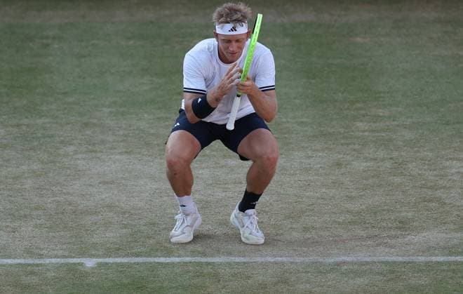 Alejandro Davidovich Fokina of Spain frustrated HSBC Queen s Club Championships, Day Fourteen, Tennis, Queen s Club, West Kensington, London, UK - 19 Jun 2026London Queen s Club United Kingdom  Copyright: xEllaxLing Shutterstockx 16929306dj
